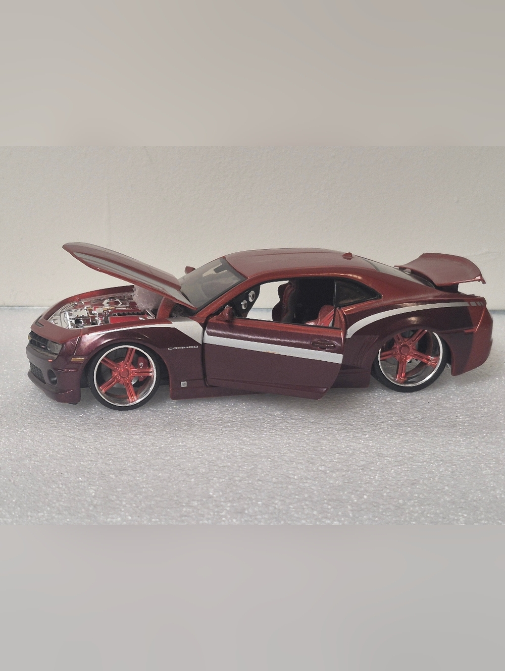 MAISTO 1:24 SCALE 2010 CAMARO RS SS HT DIECAST! RARE MAROON!